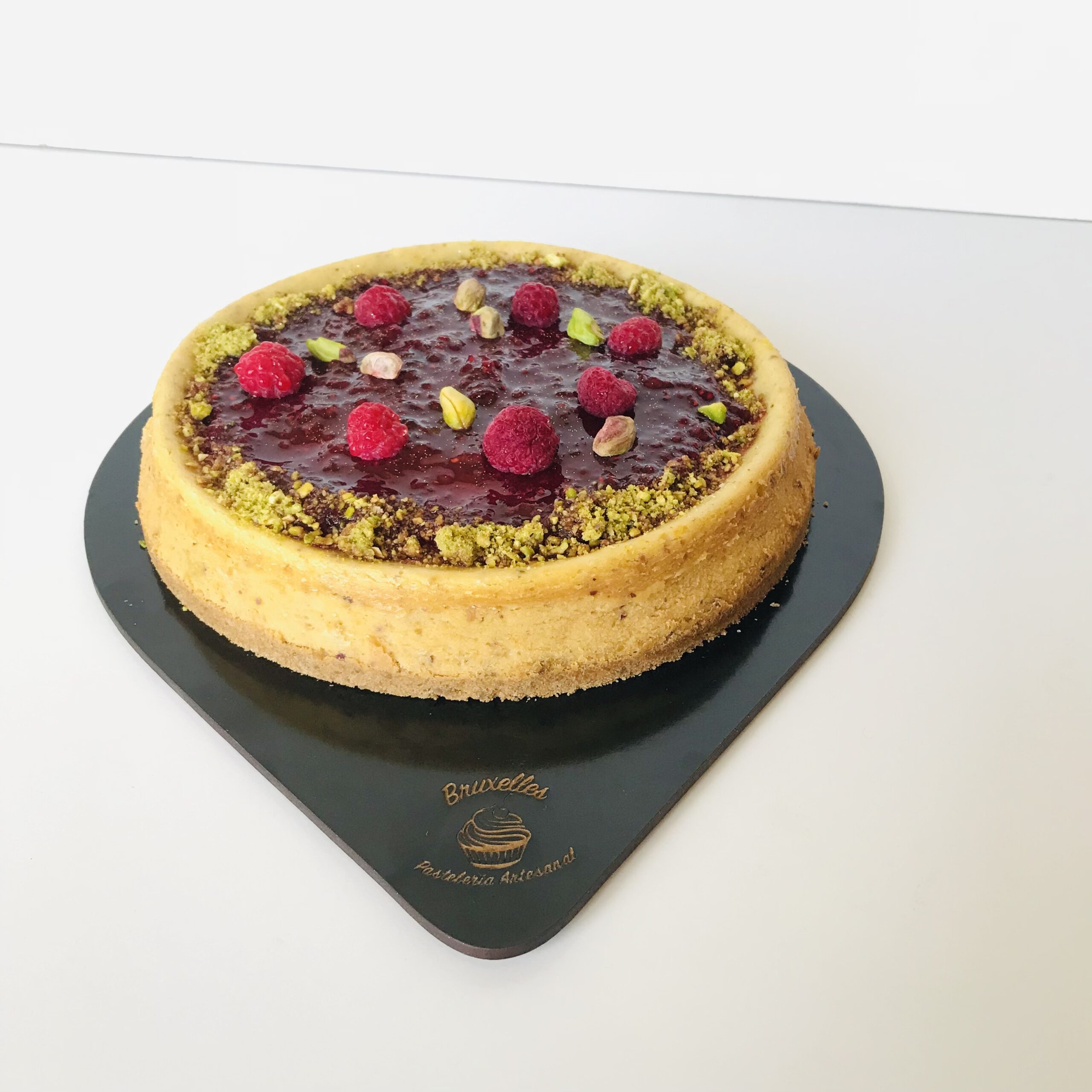 Cheescake de Pistachos con frambuesa - Imagen 3