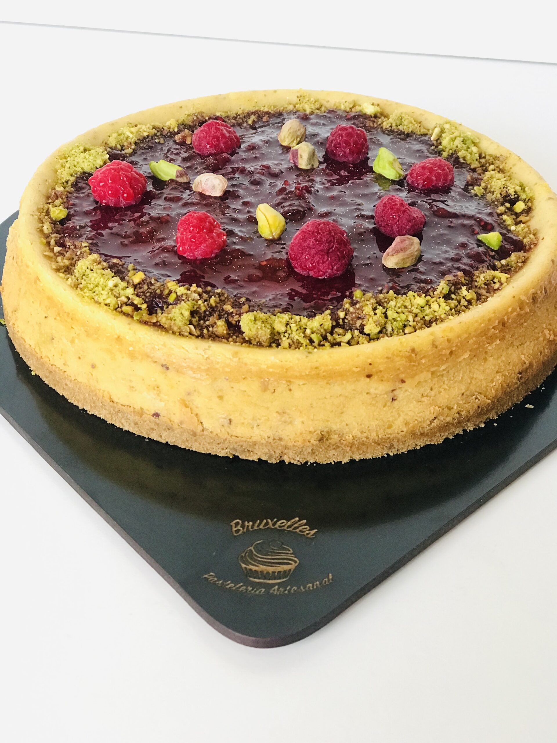 Cheescake de Pistachos con frambuesa - Imagen 2