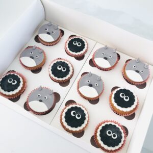Cupcakes con decoraciones en pasta americana